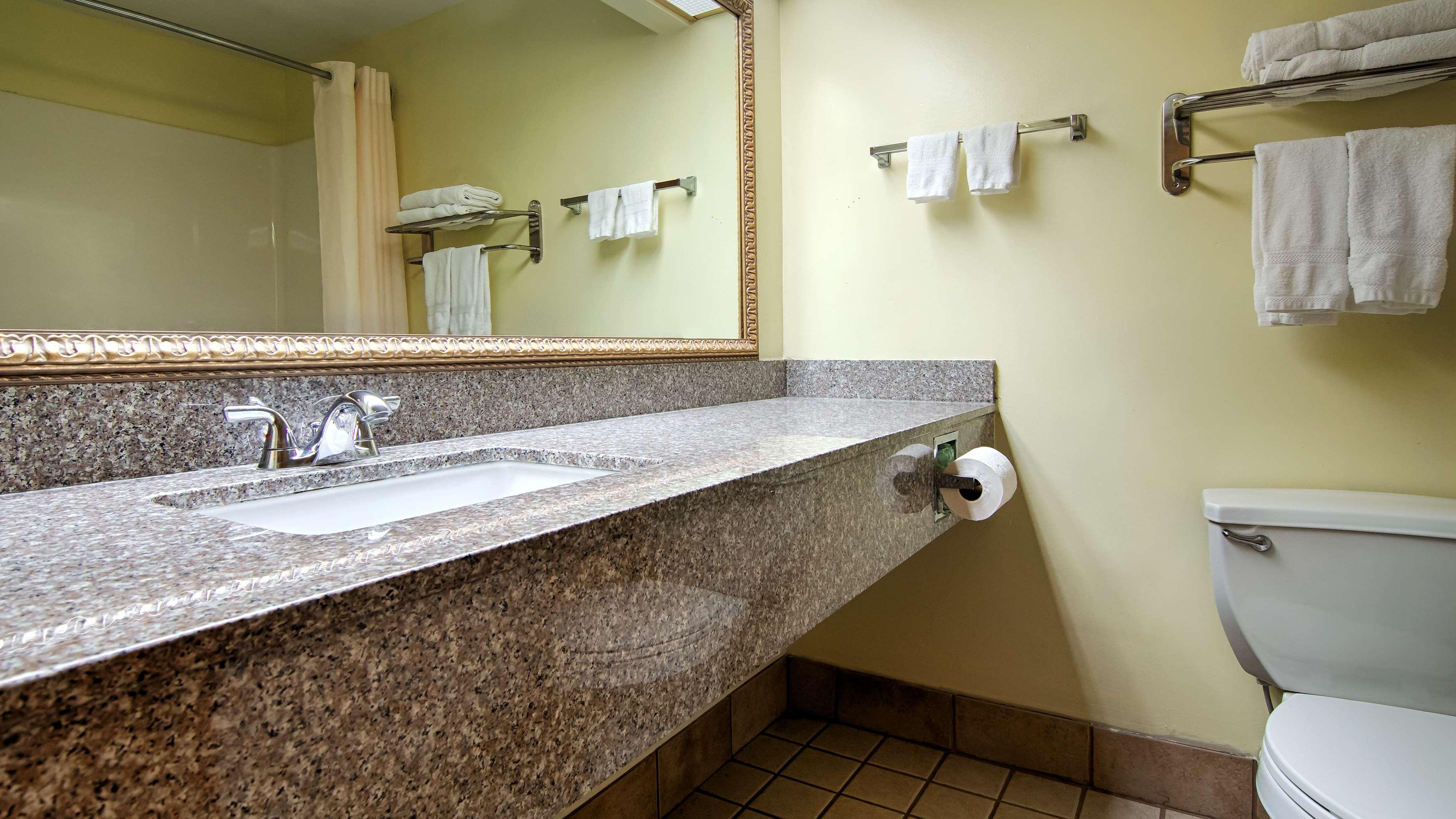 Best Western Rayne Inn Esterno foto