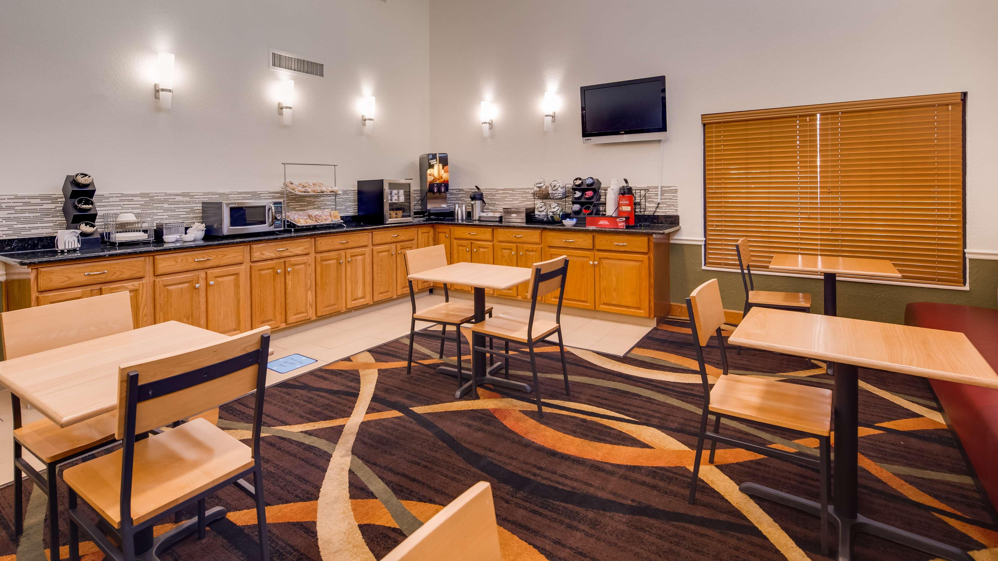 Best Western Rayne Inn Esterno foto