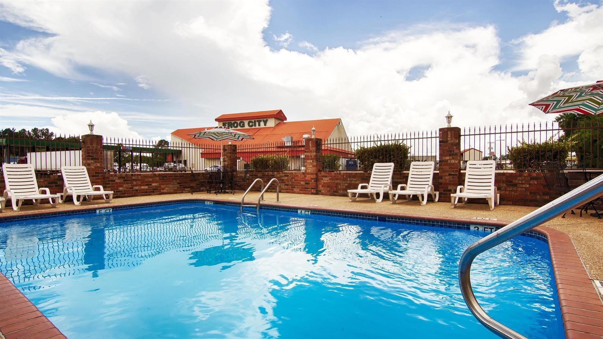 Best Western Rayne Inn Esterno foto